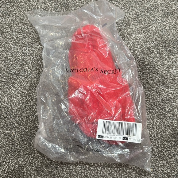 Pink fluffy slides - Picture 2 of 3